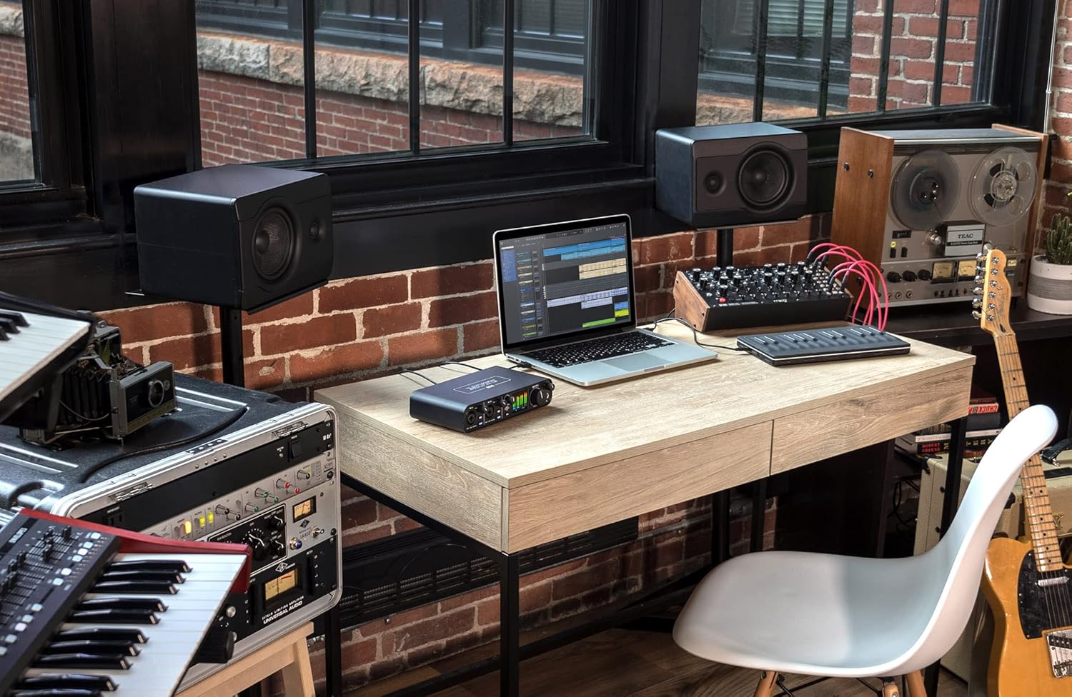 1755689681_MOTU-M4-4x4-USB-C-Audio-Interface-Review-Features.jpg MOTU® M4 4x4 USB-C Audio Interface Review & Features
